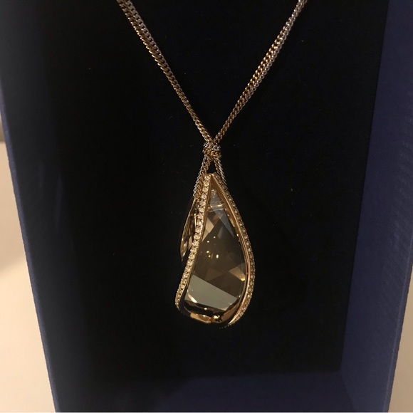 ✨🎁SWAROVSKI PENDANT 🎁✨ - Picture 4 of 11